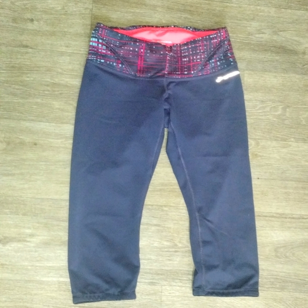 Brooks 3/4 crop tights. Women’s small